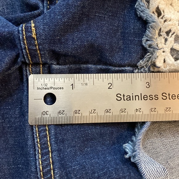 ๐ Maurices High Rise Crochet Bottom Denim Shorts - Size 12 ๐ - Picture 7 of 8